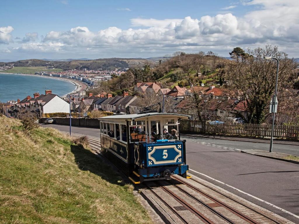 2 Edward Street Villa Llandudno Bagian luar foto
